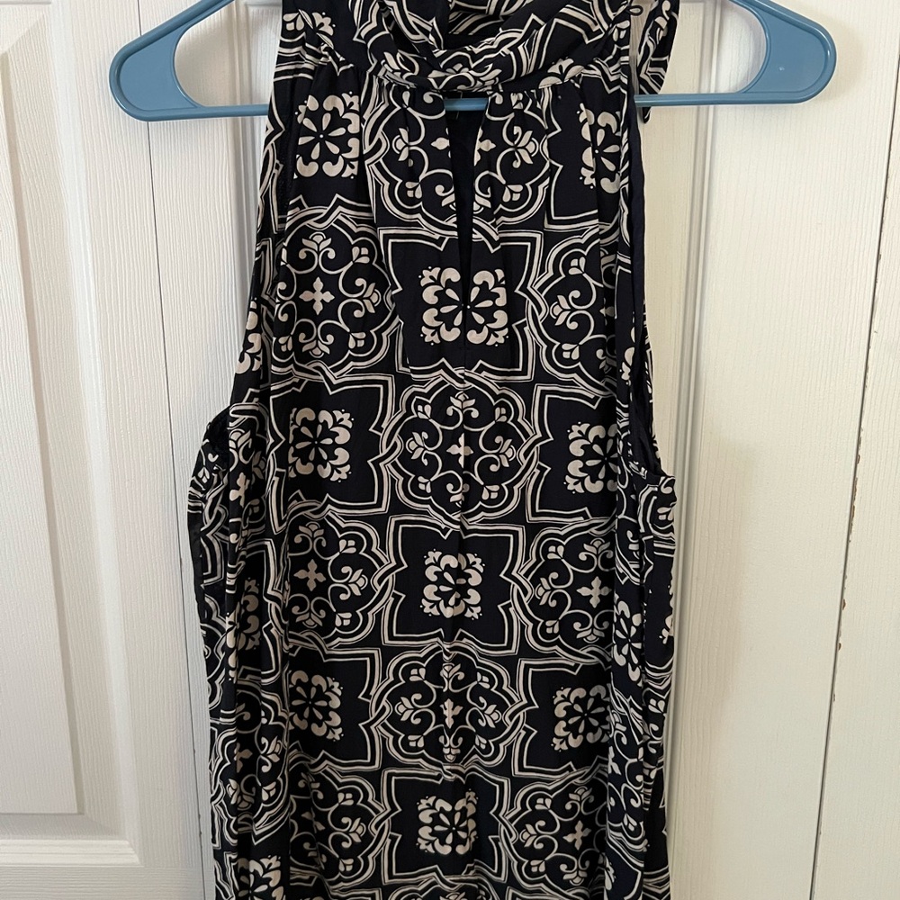Ann Taylor Black and White Pattern Sleeveless Top tie neck